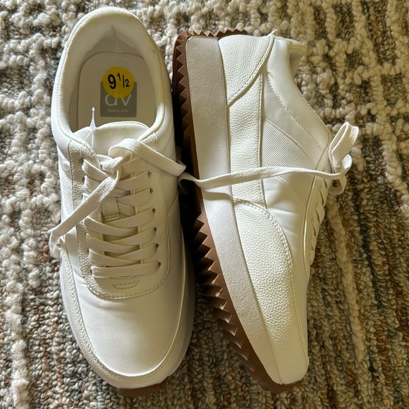 Dolce Vita Shoes - Brand NEW NWT Dolce Vita white sneakers platform size 9 1/2